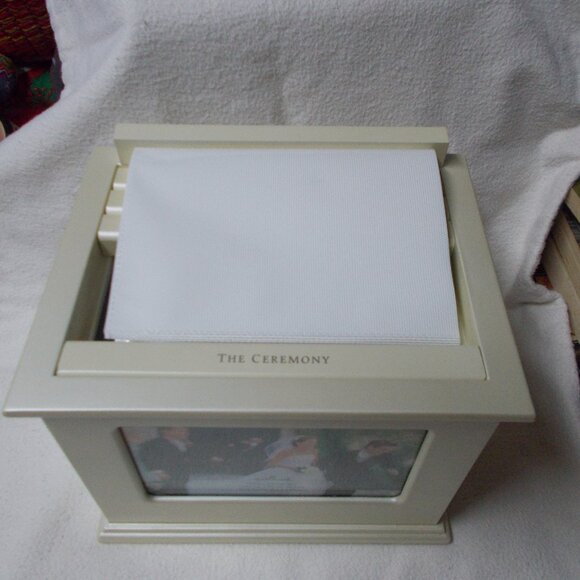 NWOT Hallmark Wedding photo album box in off white - Picture 5 of 9